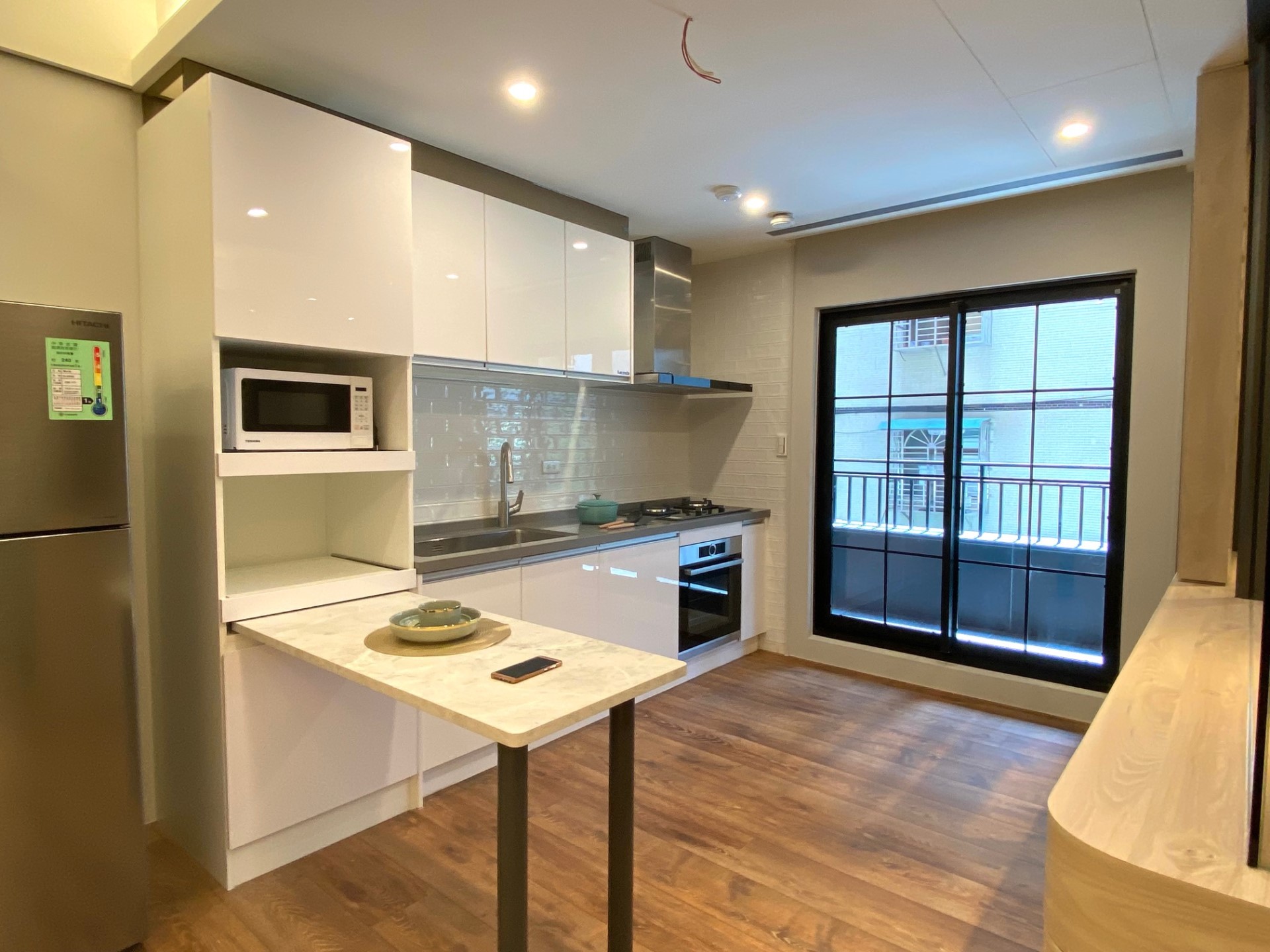 Sec. 3, Zhongshan N. Rd. 1LDK+Den