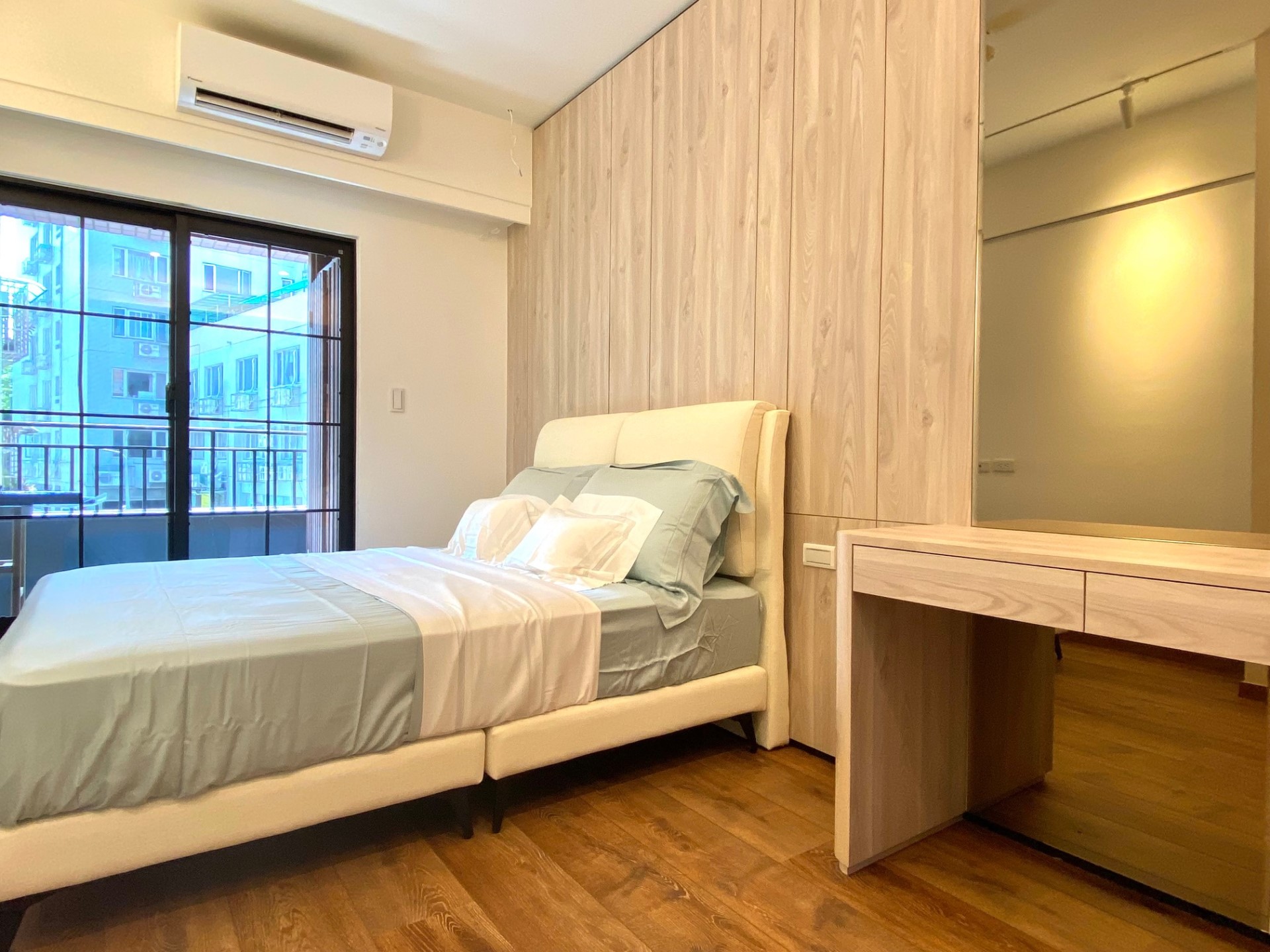 Sec. 3, Zhongshan N. Rd. 1LDK+Den