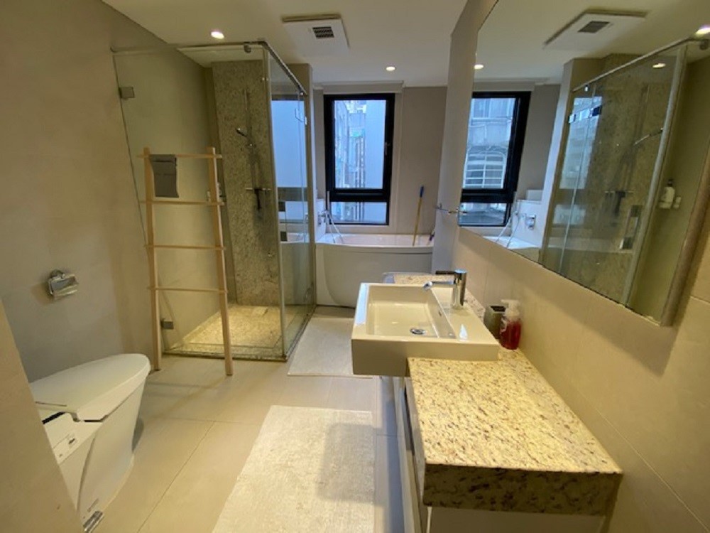 Sec. 4, Zhongxiao E. Rd. 2LDK