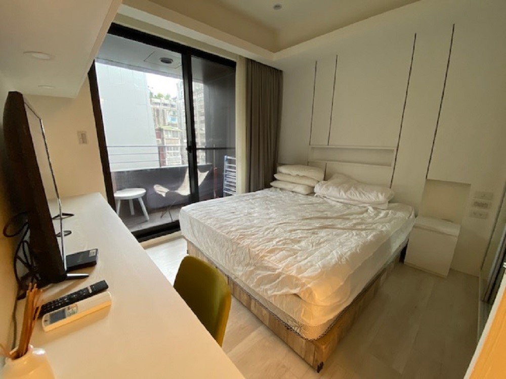 Sec. 4, Zhongxiao E. Rd. 2LDK