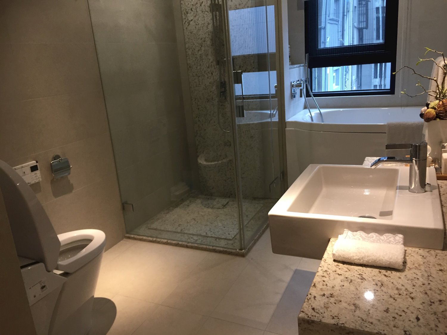 Sec. 4, Zhongxiao E. Rd. 2LDK